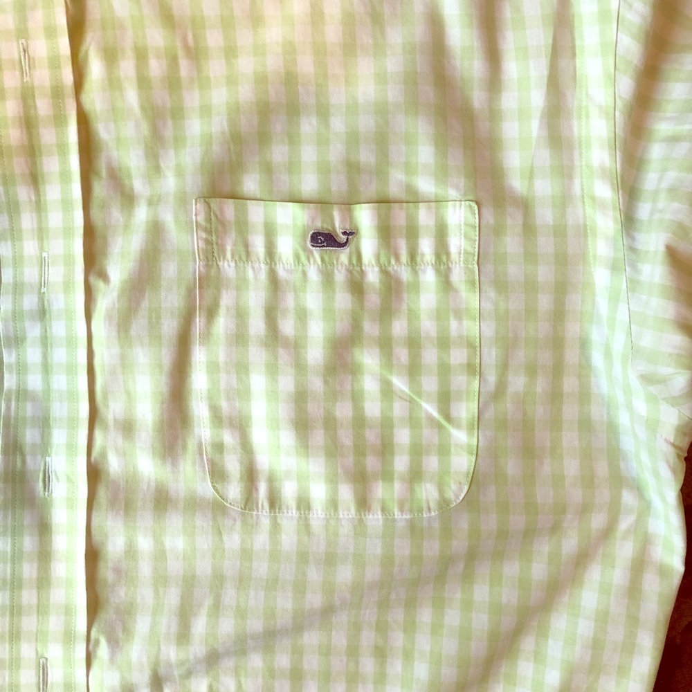 VINEYARD VINES SIZE L. Celery green button down